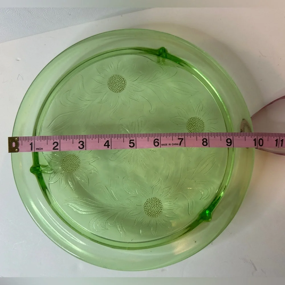 Vintage Jeanette Uranium Depression Glass Green Sunflower Footed Cake Plate 10”